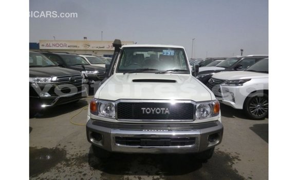 Sayi Imported Toyota Land Cruiser White Mota in Import - Dubai a estuary Sayi Imported Toyota Land Cruiser White Mota in Import - Dubai a estuary