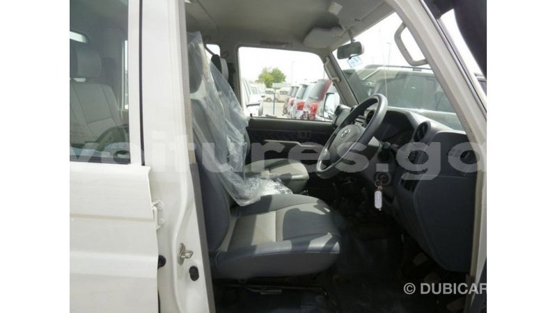 Big with watermark toyota land cruiser estuary import dubai 5850