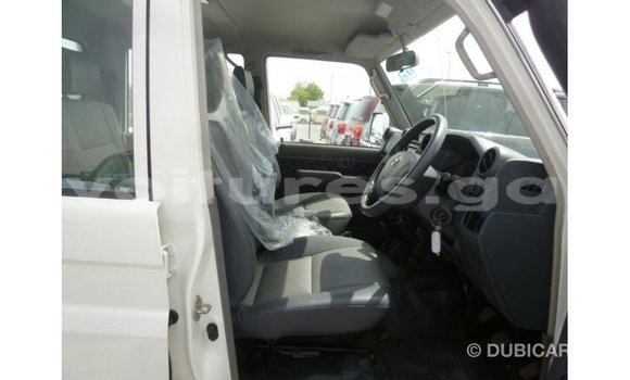 Sayi Imported Toyota Land Cruiser White Mota in Import - Dubai a estuary Sayi Imported Toyota Land Cruiser White Mota in Import - Dubai a estuary