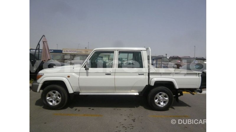 Big with watermark toyota land cruiser estuary import dubai 5850