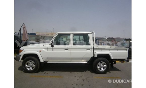 Sayi Imported Toyota Land Cruiser White Mota in Import - Dubai a estuary Sayi Imported Toyota Land Cruiser White Mota in Import - Dubai a estuary