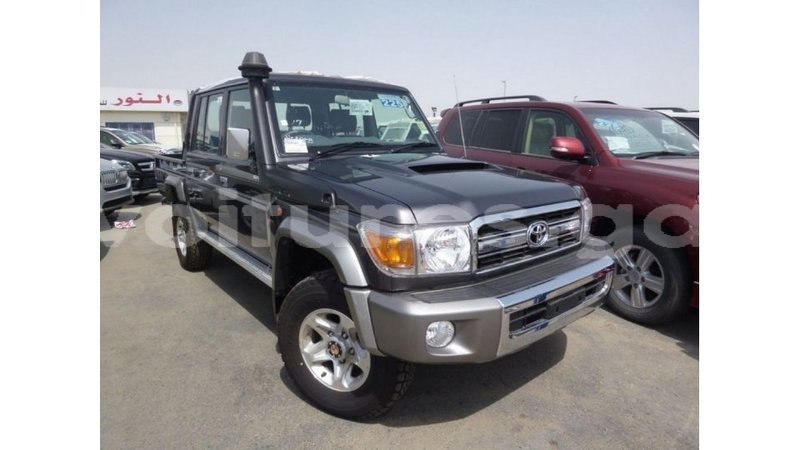 Big with watermark toyota land cruiser estuary import dubai 5853