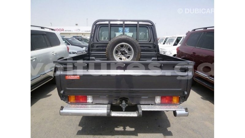 Big with watermark toyota land cruiser estuary import dubai 5853