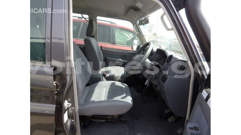 Big with watermark toyota land cruiser estuary import dubai 5853