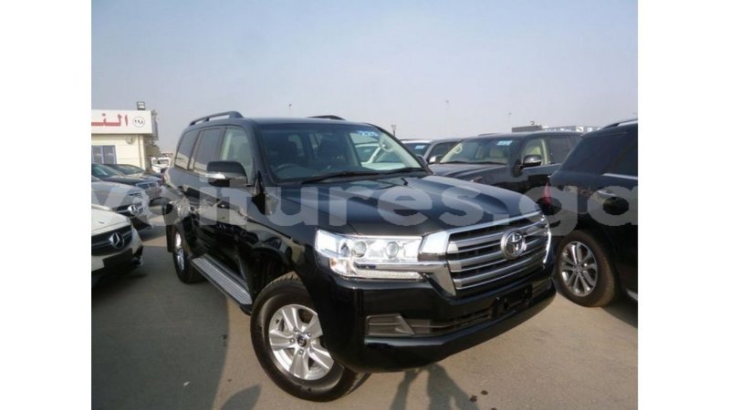 Big with watermark toyota land cruiser estuary import dubai 5860