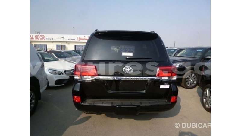 Big with watermark toyota land cruiser estuary import dubai 5860