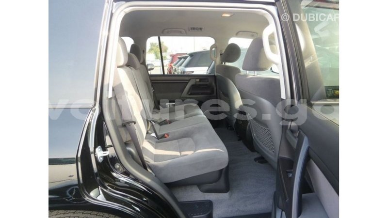 Big with watermark toyota land cruiser estuary import dubai 5860