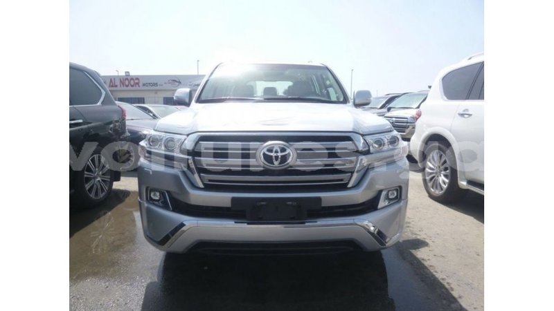 Big with watermark toyota land cruiser estuary import dubai 5861