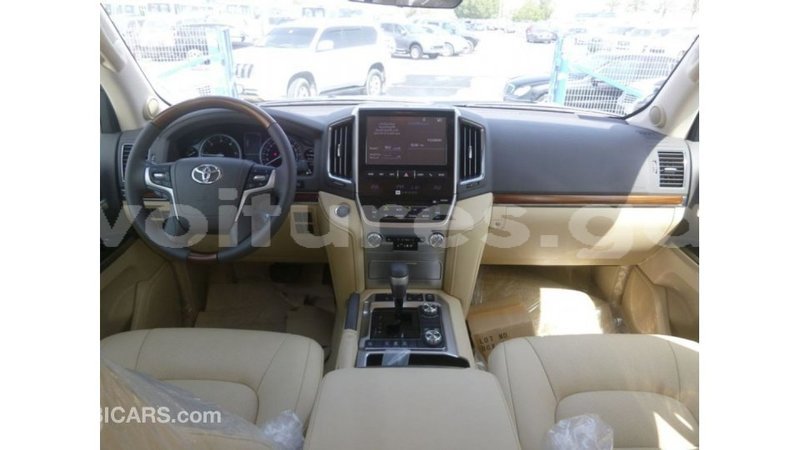 Big with watermark toyota land cruiser estuary import dubai 5861