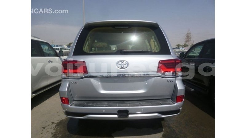 Big with watermark toyota land cruiser estuary import dubai 5861