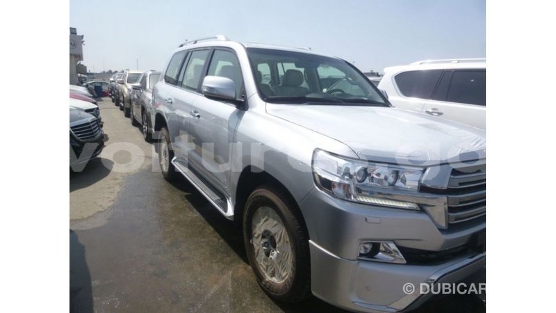 Big with watermark toyota land cruiser estuary import dubai 5861