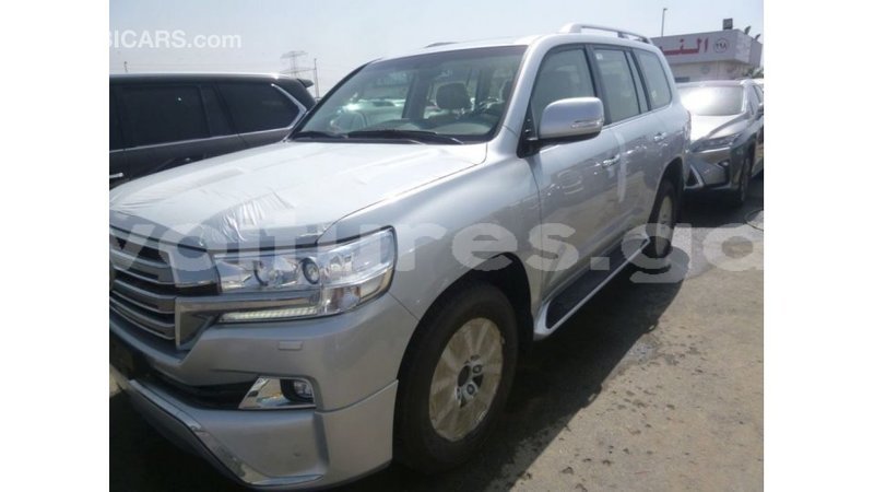 Big with watermark toyota land cruiser estuary import dubai 5861