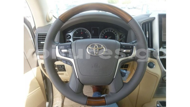 Big with watermark toyota land cruiser estuary import dubai 5861