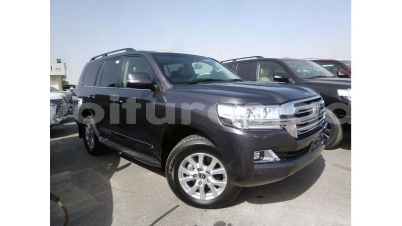 Big with watermark toyota land cruiser estuary import dubai 5862