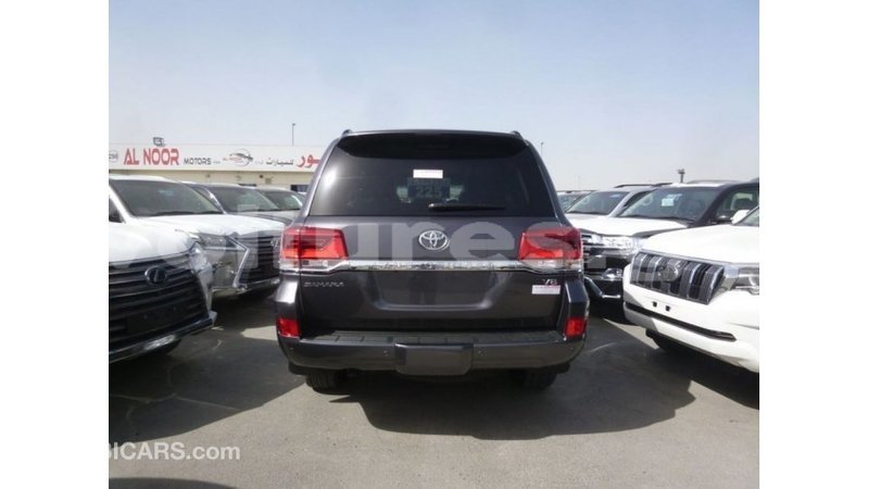 Big with watermark toyota land cruiser estuary import dubai 5862