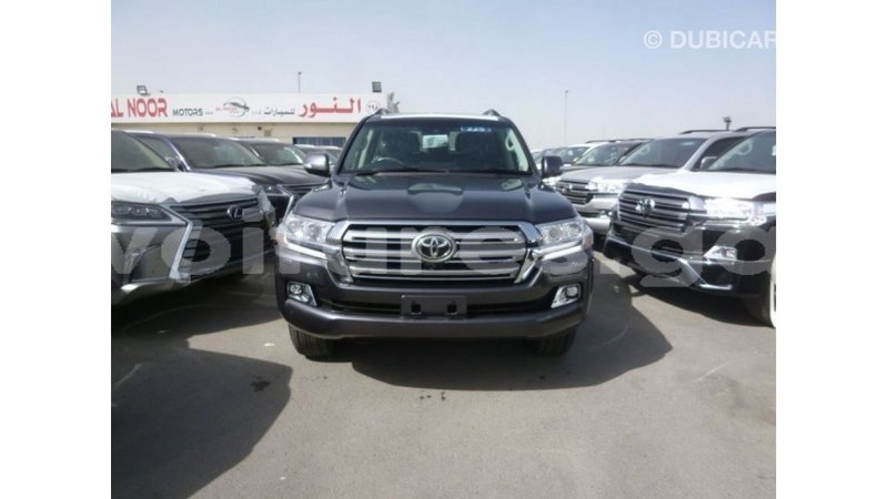 Big with watermark toyota land cruiser estuary import dubai 5862