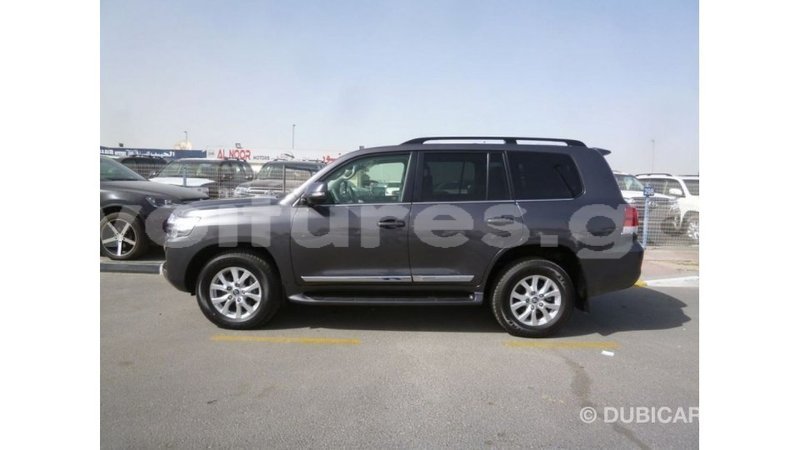 Big with watermark toyota land cruiser estuary import dubai 5862