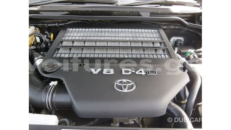 Big with watermark toyota land cruiser estuary import dubai 5862