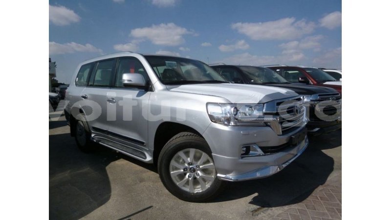 Big with watermark toyota land cruiser estuary import dubai 5863