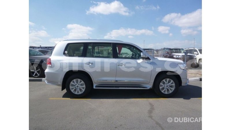 Big with watermark toyota land cruiser estuary import dubai 5863