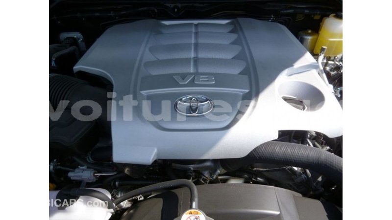 Big with watermark toyota land cruiser estuary import dubai 5863