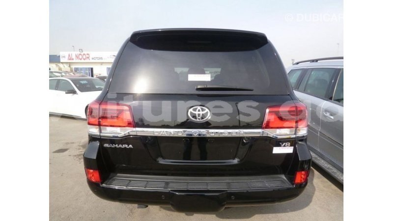 Big with watermark toyota land cruiser estuary import dubai 5864