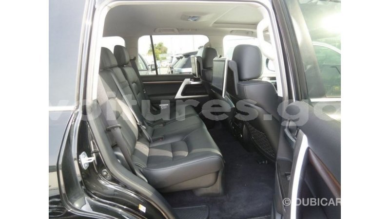 Big with watermark toyota land cruiser estuary import dubai 5864