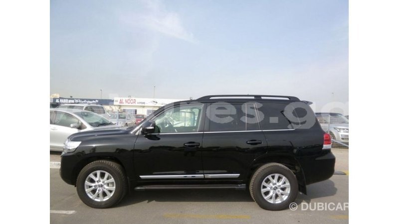 Big with watermark toyota land cruiser estuary import dubai 5864