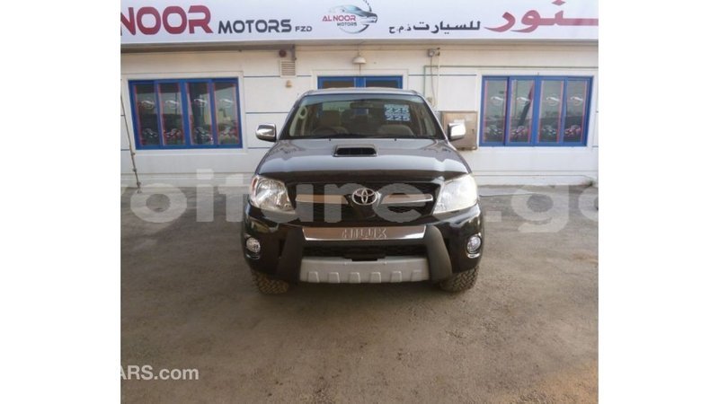 Big with watermark toyota hilux estuary import dubai 5865