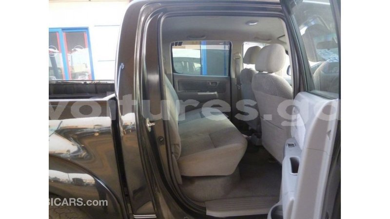 Big with watermark toyota hilux estuary import dubai 5865