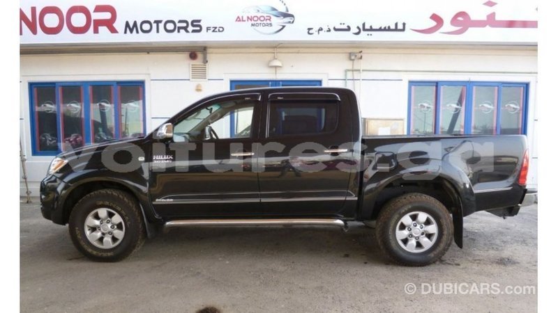 Big with watermark toyota hilux estuary import dubai 5865