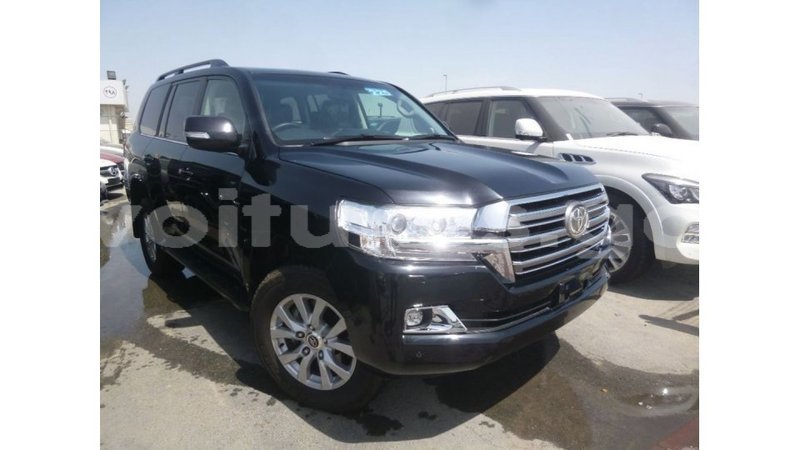 Big with watermark toyota land cruiser estuary import dubai 5866