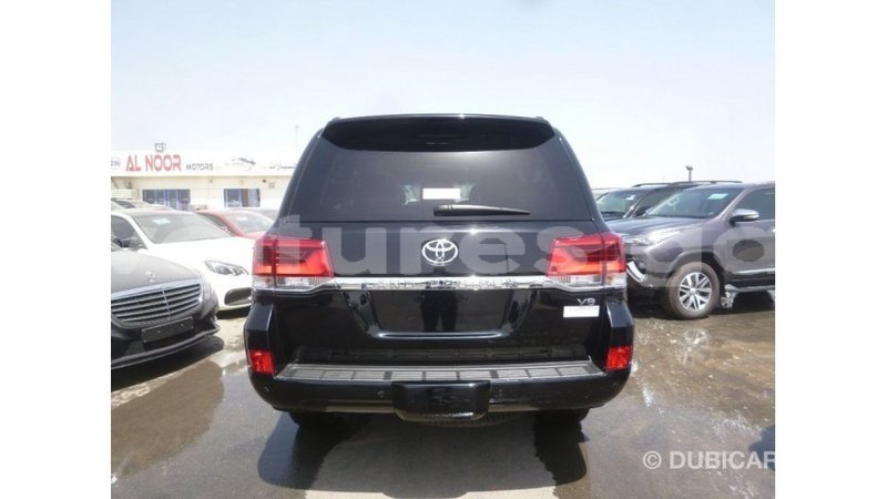 Big with watermark toyota land cruiser estuary import dubai 5866