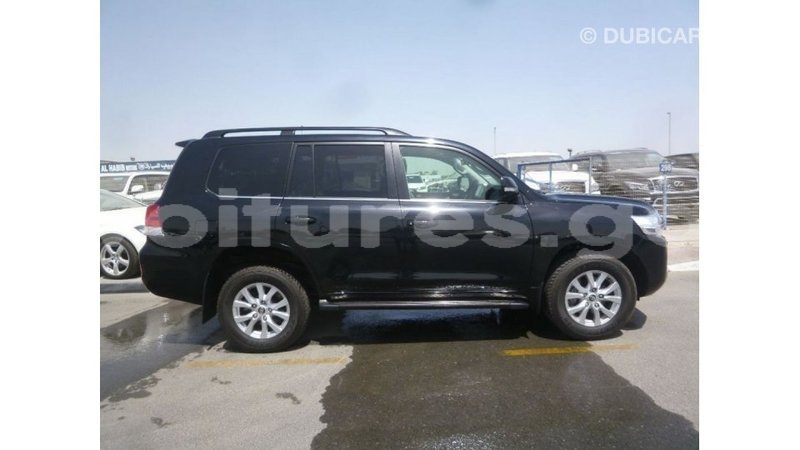 Big with watermark toyota land cruiser estuary import dubai 5866