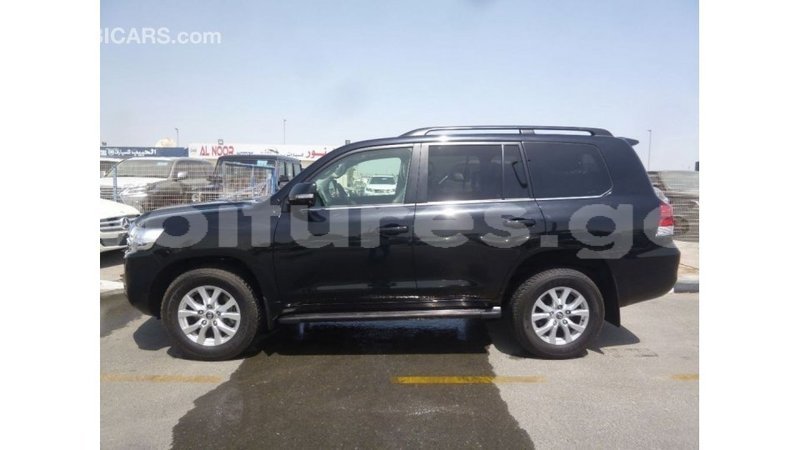 Big with watermark toyota land cruiser estuary import dubai 5866