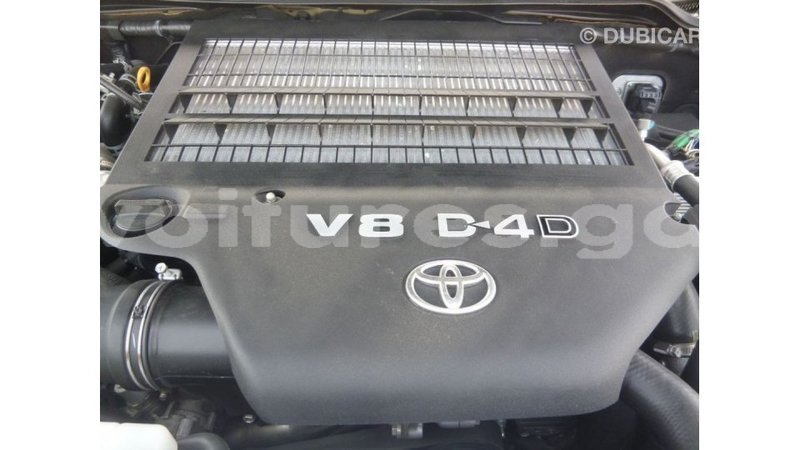 Big with watermark toyota land cruiser estuary import dubai 5866