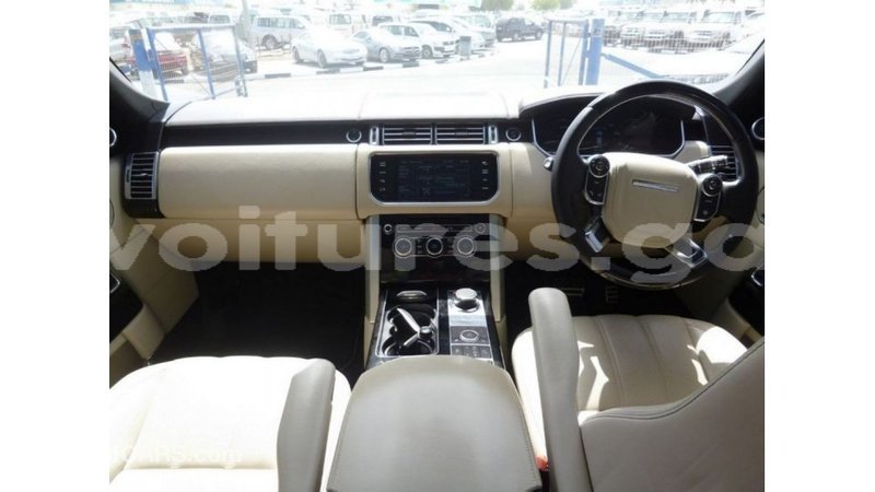 Big with watermark land rover range rover estuary import dubai 5867