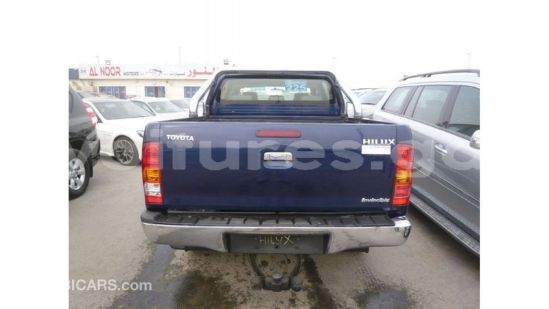 Big with watermark toyota hilux estuary import dubai 5868