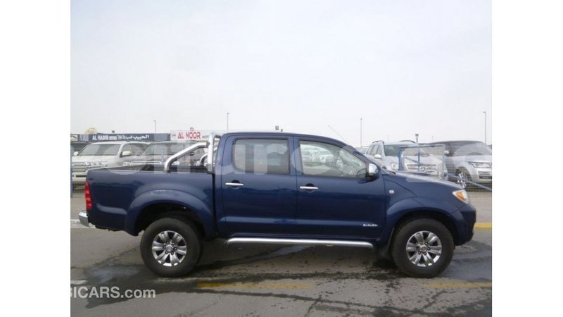 Big with watermark toyota hilux estuary import dubai 5868