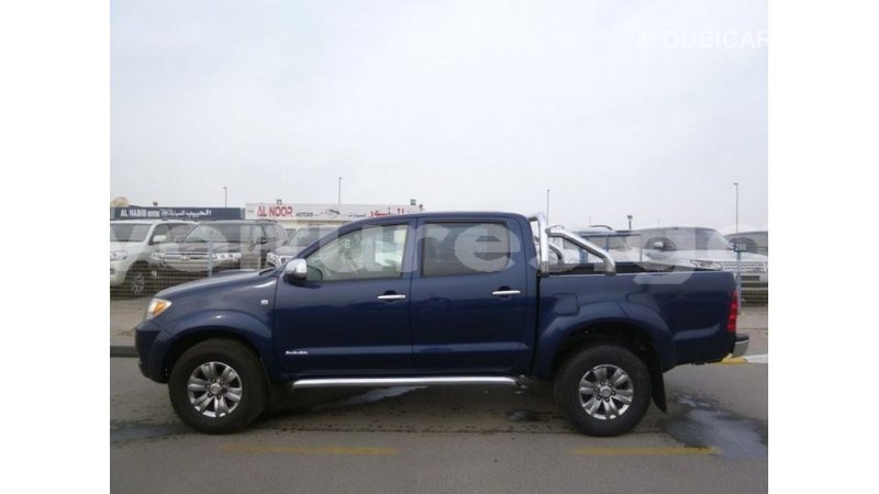 Big with watermark toyota hilux estuary import dubai 5868