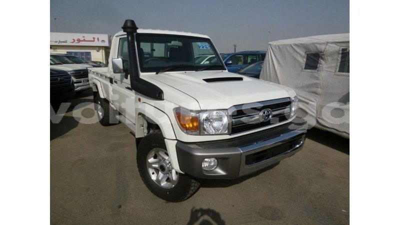 Big with watermark toyota land cruiser estuary import dubai 5876