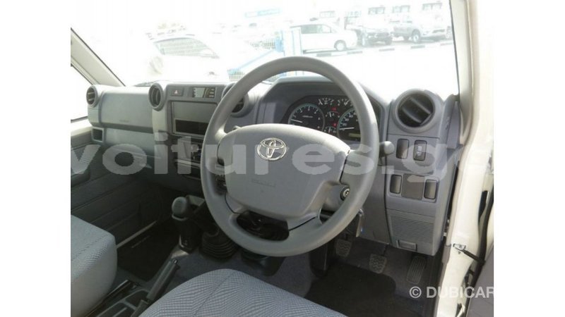 Big with watermark toyota land cruiser estuary import dubai 5876