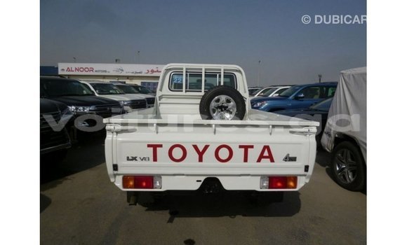 Acheter Import Voiture Toyota Land Cruiser Blanc à Import - Dubai, Estuaire Acheter Import Voiture Toyota Land Cruiser Blanc à Import - Dubai, Estuaire