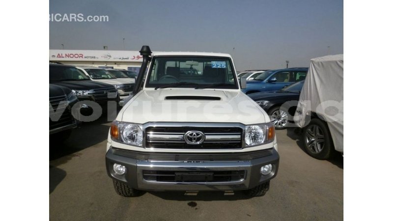 Big with watermark toyota land cruiser estuary import dubai 5876