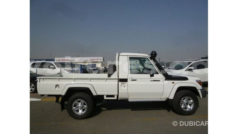 Big with watermark toyota land cruiser estuary import dubai 5876