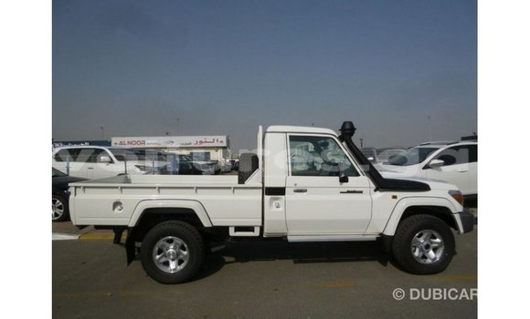 Acheter Import Voiture Toyota Land Cruiser Blanc à Import - Dubai, Estuaire Acheter Import Voiture Toyota Land Cruiser Blanc à Import - Dubai, Estuaire