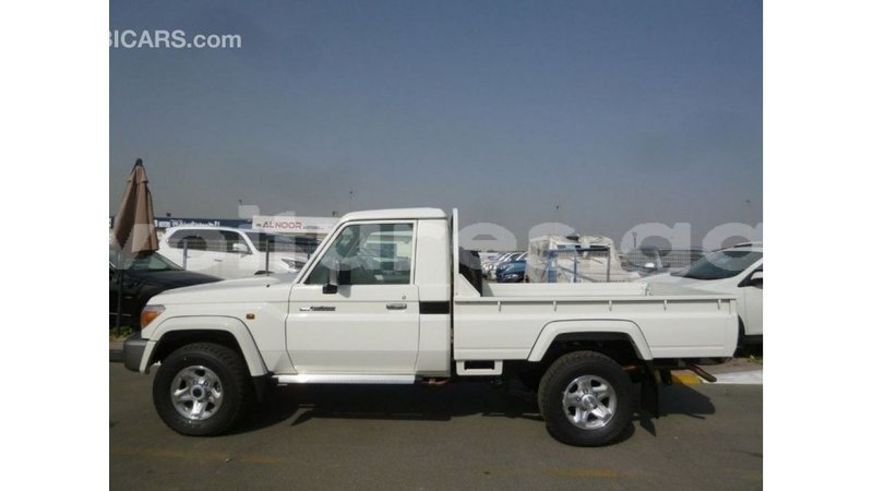 Big with watermark toyota land cruiser estuary import dubai 5876