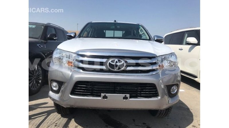 Big with watermark toyota hilux estuary import dubai 5880