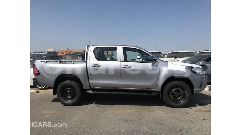 Big with watermark toyota hilux estuary import dubai 5880