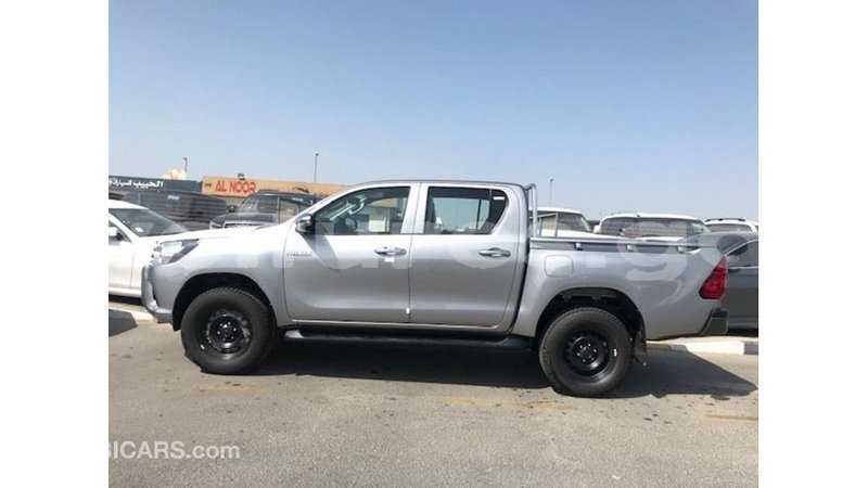 Big with watermark toyota hilux estuary import dubai 5880